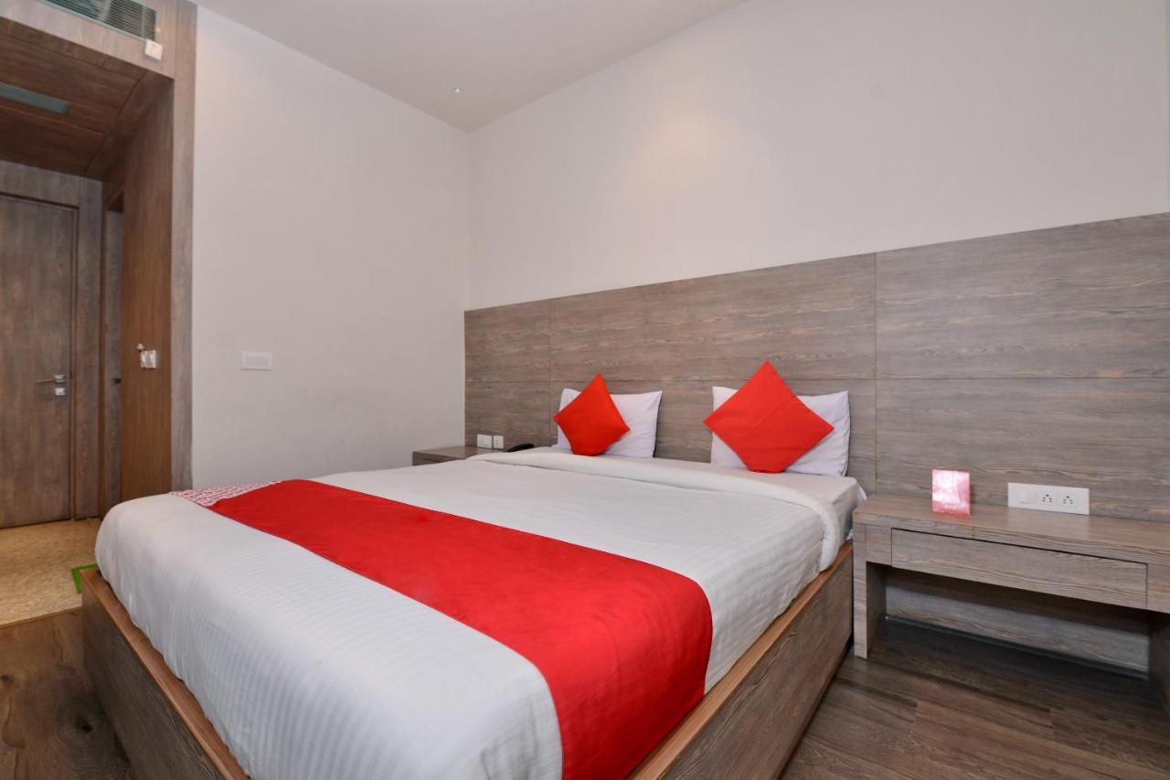 Vaccinated Staff - Capital O 7899 Casa Hotel Колката Екстериор снимка