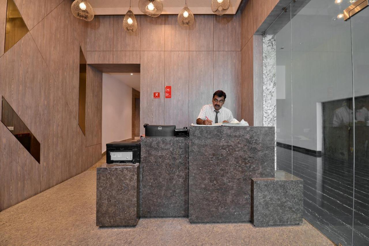 Vaccinated Staff - Capital O 7899 Casa Hotel Колката Екстериор снимка